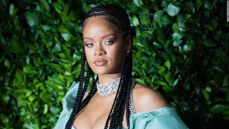 Rihanna se convirtió en la cantante femenina más rica del planeta
