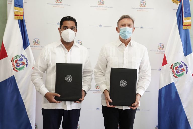 Cancillería y Fedomu firman adendum para establecer programa de hermanamiento entre ciudades