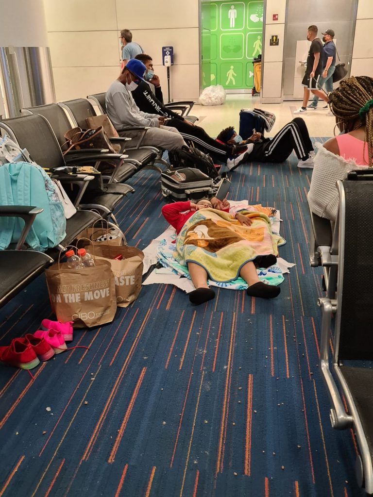 Vídeo- siguen las críticas de pasajeros Dominicanos a Jet blue