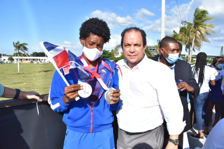 Recibimiento de Marileidy Paulino y compañeros de atletismo