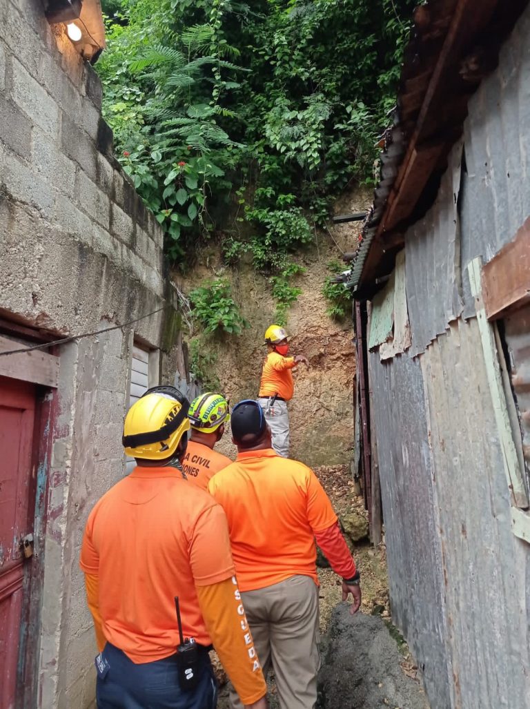 Defensa Civil dice está en sesión permanente ante paso de tormenta Fred