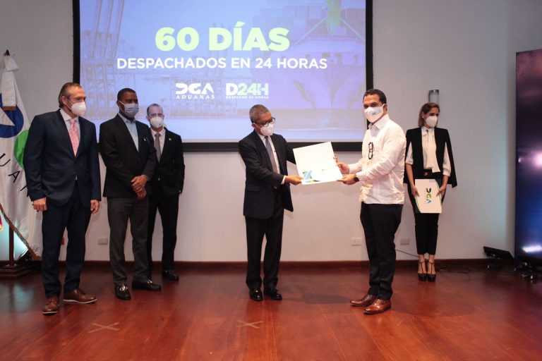 DGA reconoce a 10 empresas por resultados obtenidos en programa Despacho en 24 Horas