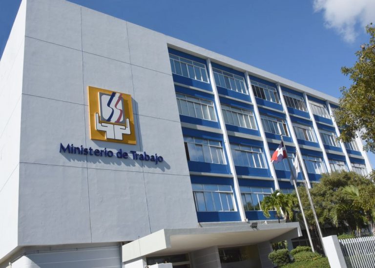 Trabajo instruye a empresas ubicadas en zonas de alerta roja flexibilizar jornadas de trabajo ante el paso de Grace.