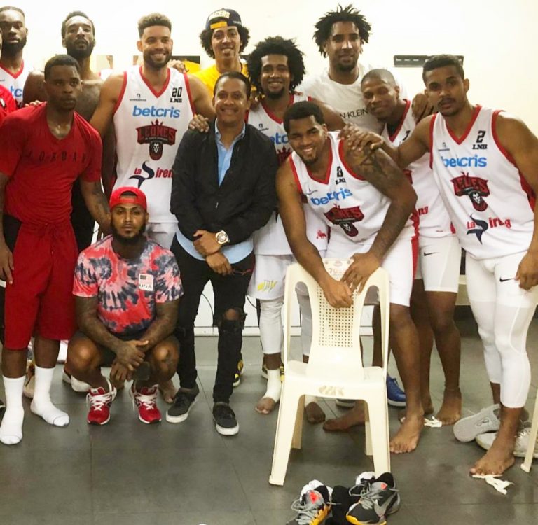 Gerald Ogando, animador oficial de Los Leones de Santo Domingo
