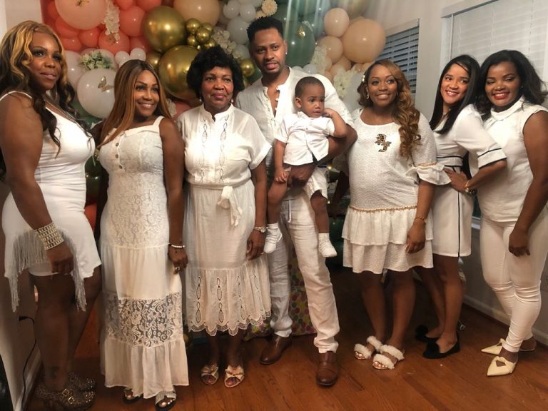 Familia De los Santos  Moreno de fiesta en Pennsylvania, por embarazo.