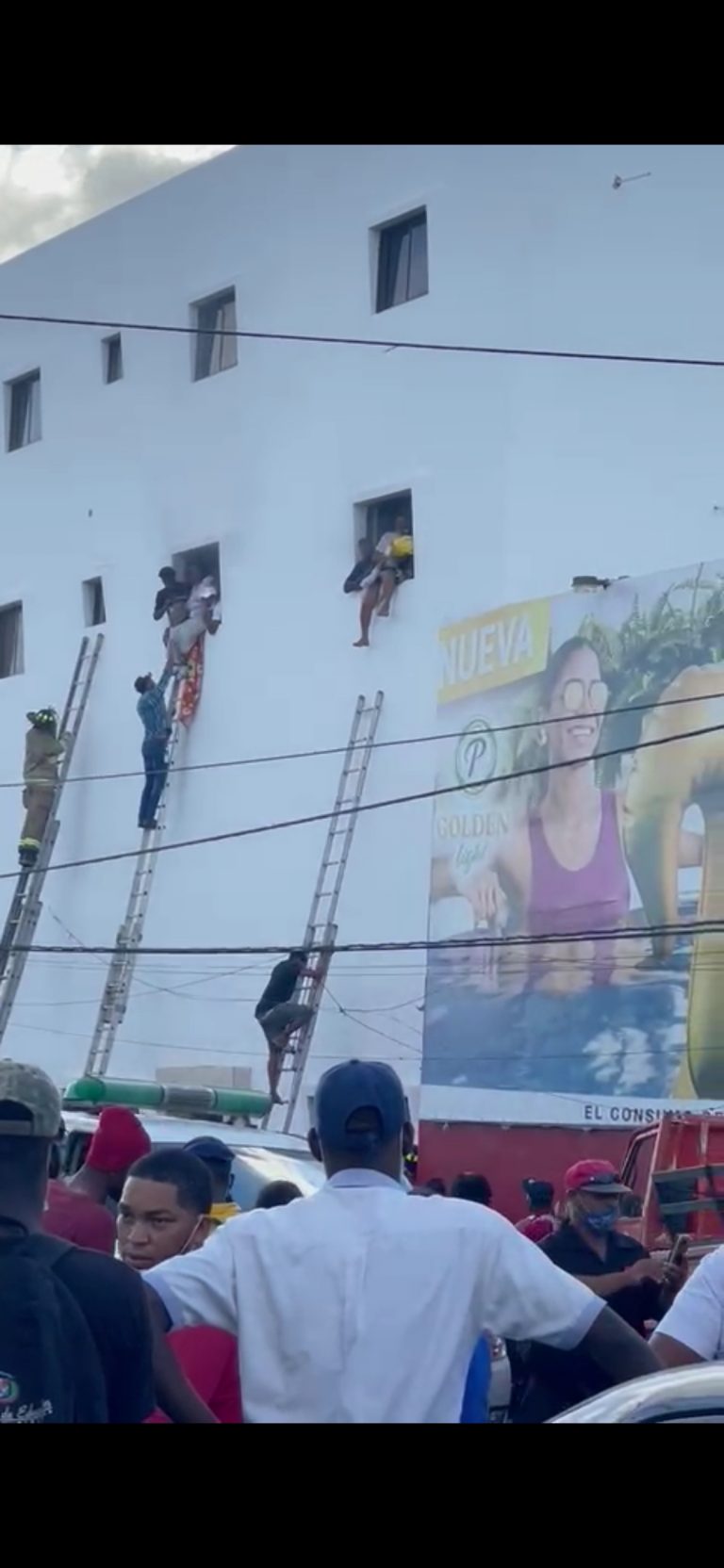 Video- se incendia clinica Canela en la Romana