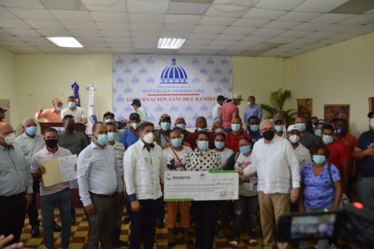 Agricultura y Banco Agrícola informan pago RD$39.7 millones a productores de cerdos de Sánchez Ramírez
