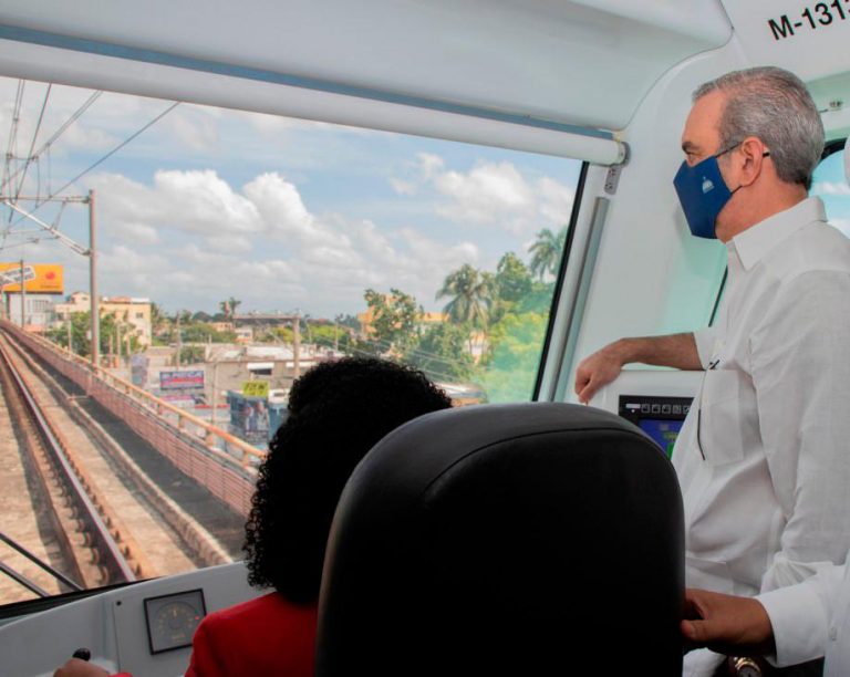 Convocan a fabricación y financiamiento para tren de Santo Domingo y monorriel de Santiago