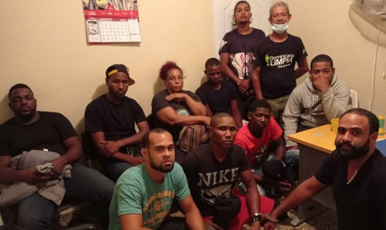 Armada frustra viaje ilegal y detiene a grupo se disponía llegar a PR.