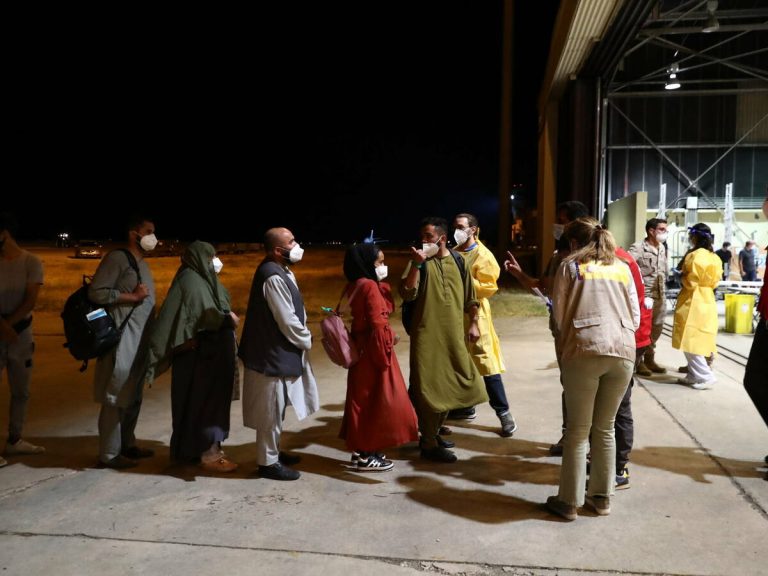 Al menos 13 países recibirán a afganos evacuados