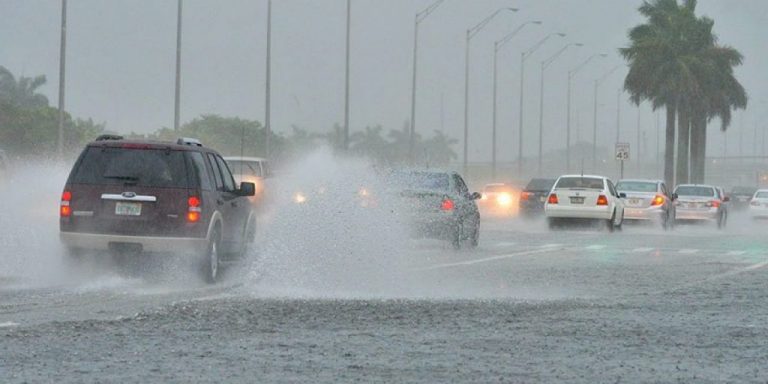 Seguirán las lluvias y tronadas este viernes tras el paso de la onda tropical
