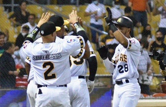 Aguilas