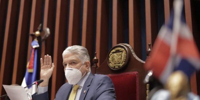 Senado-aprueba-en-segunda-lectura-proyecto-de-Ley-que-regula-el-DNI-2-980x817-1-750x375
