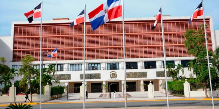 Proyecto de vacunas avanza en el Senado y pasa a la Cámara de Diputados
