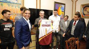Presidente Abinader recibe a basketbolista dominicano Chris Duarte en Palacio Nacional