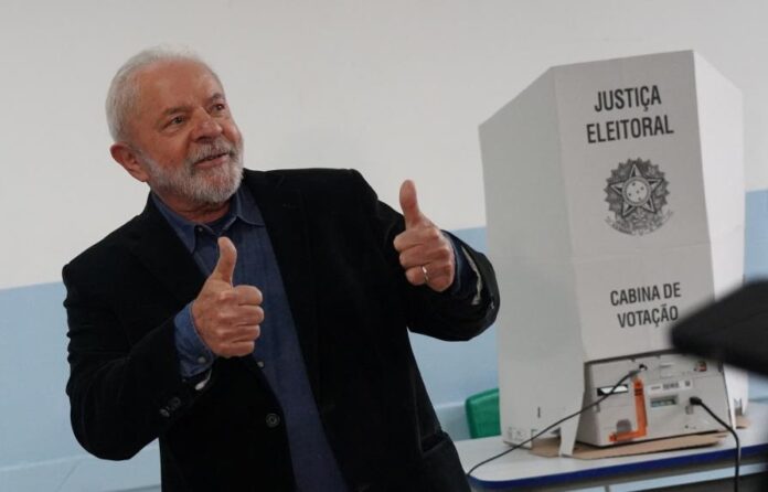 Lula arriba