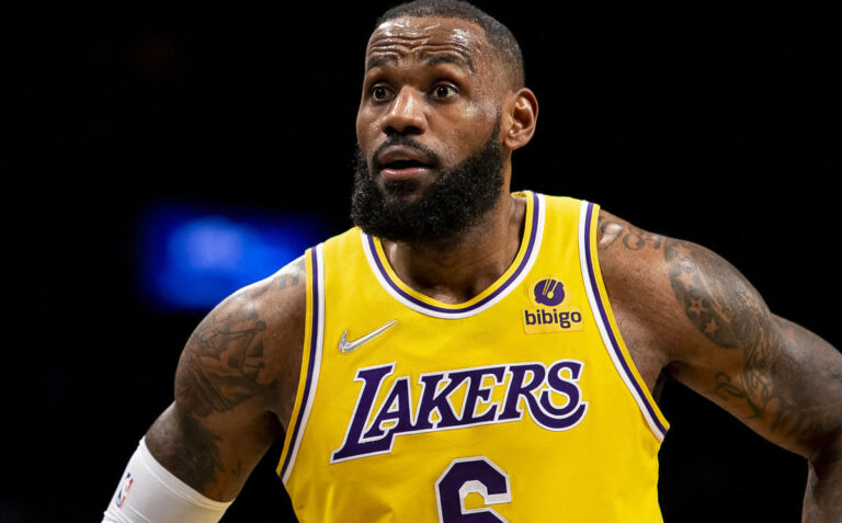 El Rey no cede la corona: LeBron vuelve a frenar el paso del tiempo