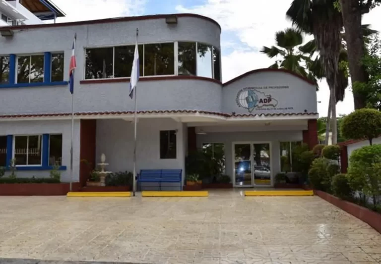 Con velas y bocinas, la ADP arranca programa de movilizaciones nacionales