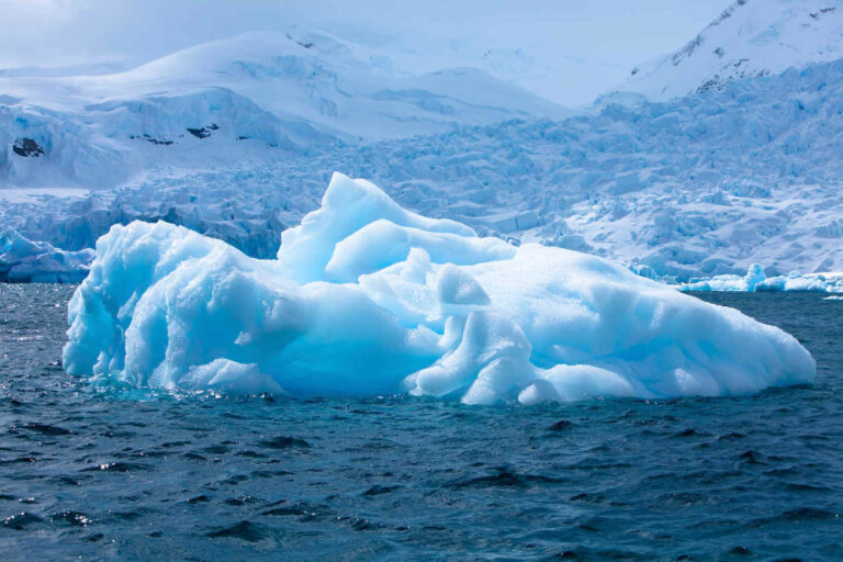 Cadáver de un hombre es encontrado 22 años después en un glaciar de los Alpes