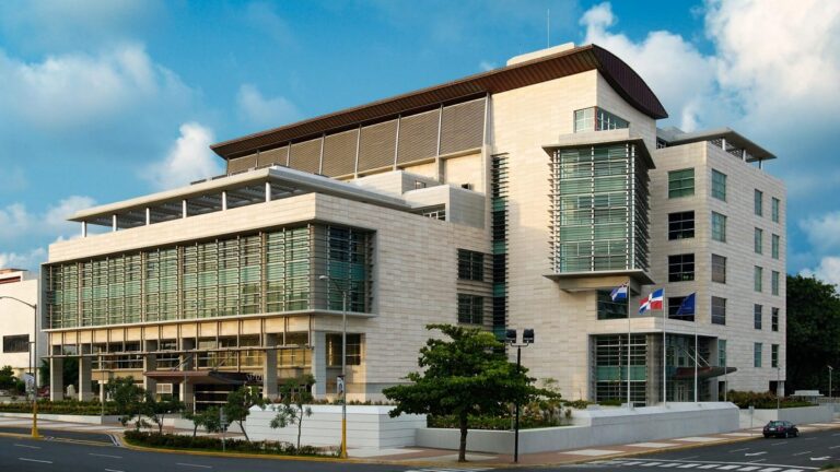 Ministerio Público solicita prisión preventiva para arrestado en aeropuerto con más de US$600 mil sin declarar