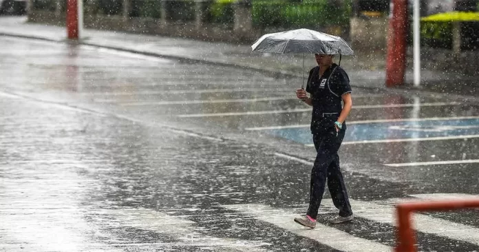 lloviendo