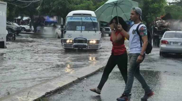 Sistema frontal y vaguada generarán aguaceros este jueves en varias zonas del país