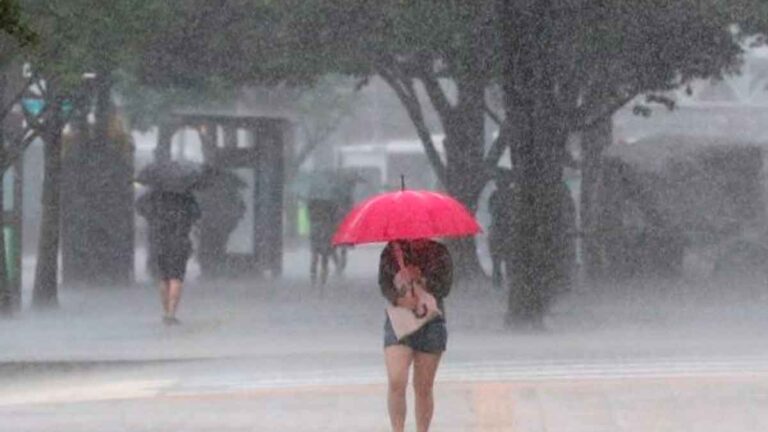 Arranca la Semana Santa… y con paraguas en mano