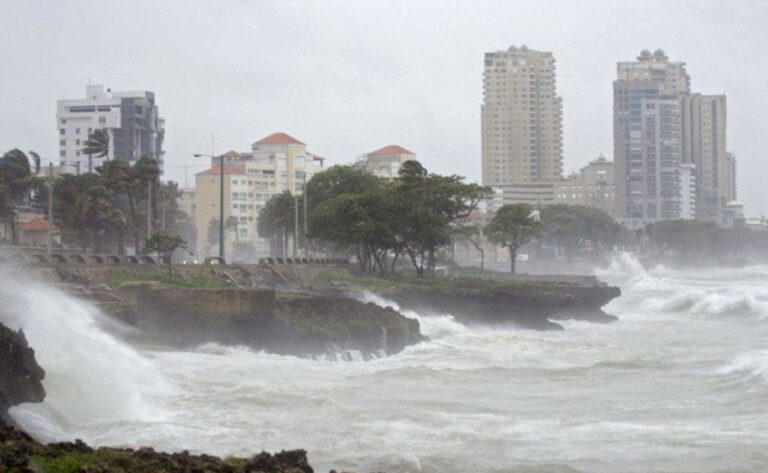 Oleaje anormal y lluvias marcarán las condiciones del tiempo este fin de semana