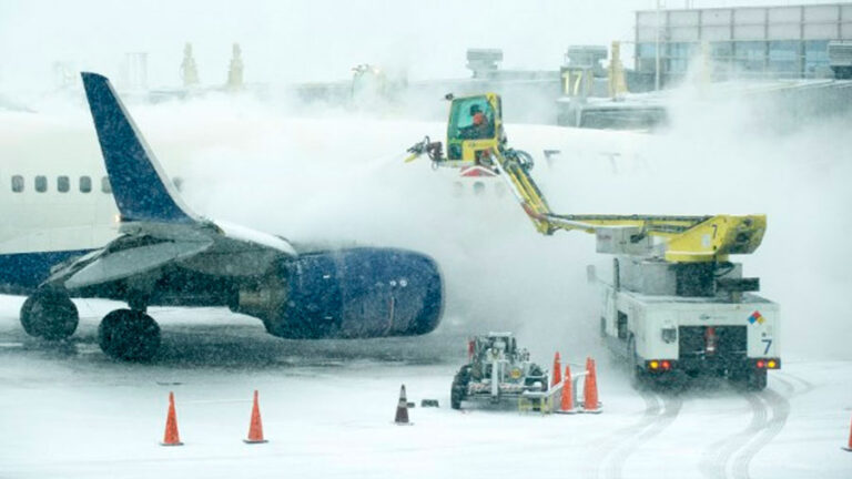 Caos aéreo: 89 vuelos cancelados entre EE. UU. y RD por tormenta invernal