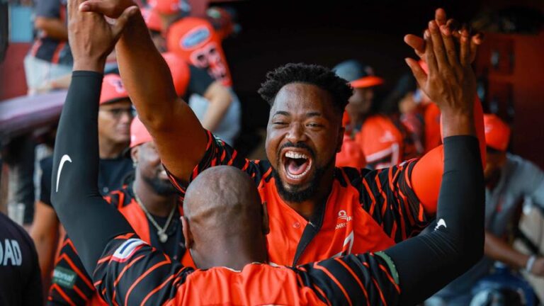 Del fondo a la gloria: Toros rompen racha y avanzan a la Serie Final frente al Escogido