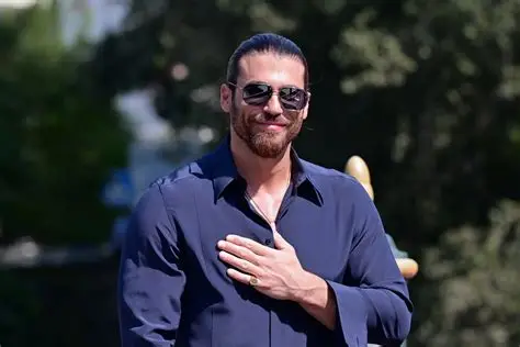 Breve detención de Can Yaman en Estambul genera polémica; actor lo niega todo