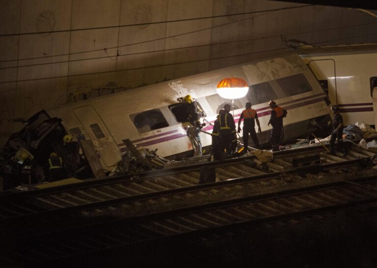 Accidente ferroviario en España deja 39 muertos