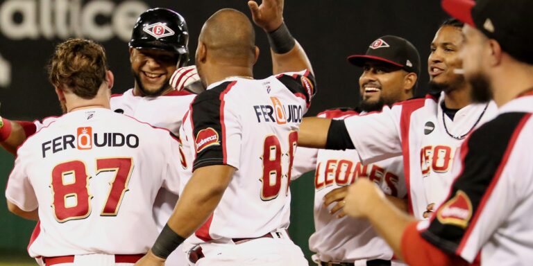 En duelo de 11 episodios, Leones derrotan 4-3 a los Toros y rozan el título