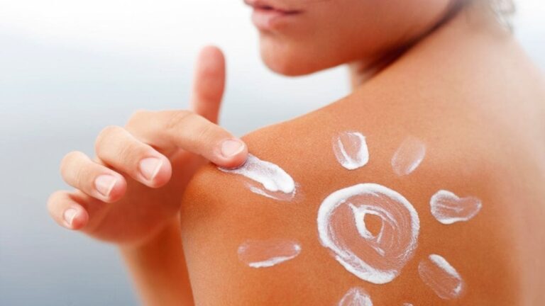 Exposición solar y falta de prevención impulsan alza del cáncer de piel, advierten
