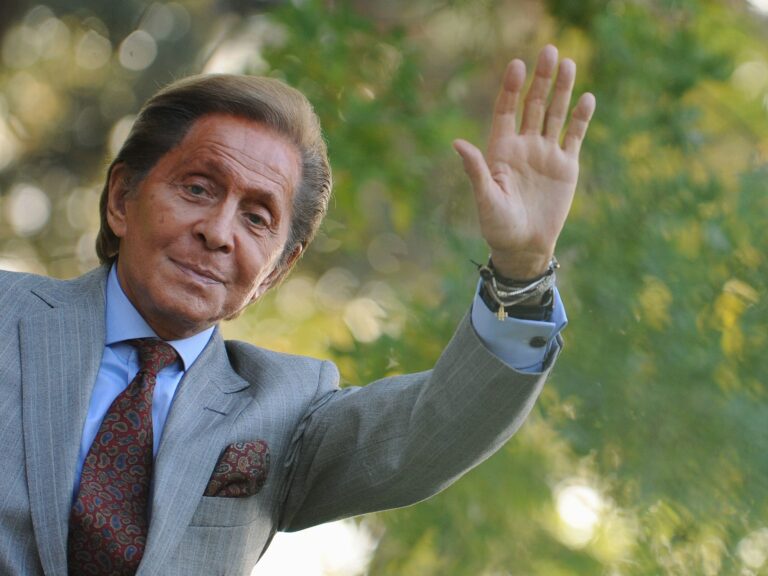 Muere el maestro de la alta costura italiana Valentino a los 93 años
