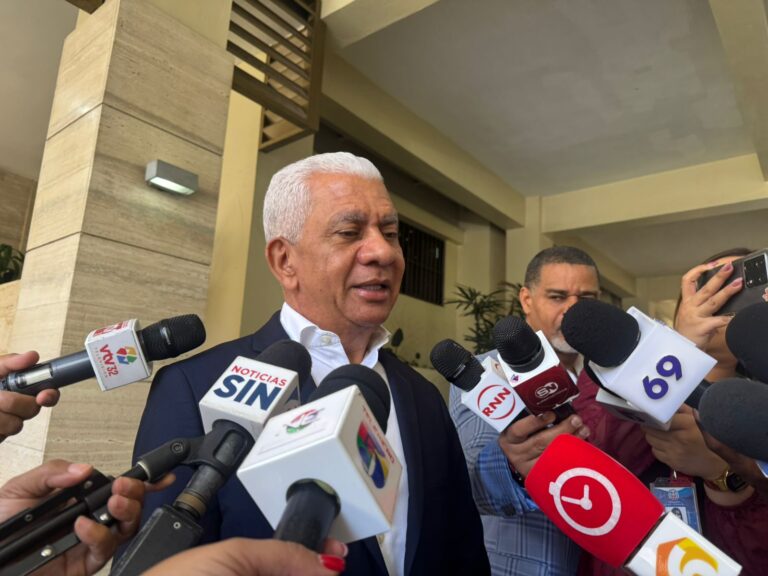 Senador Ricardo de los Santos expresa preocupación por hallazgos de contaminación en la presa de Hatillo