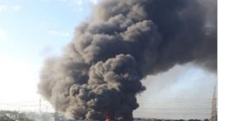 Persiste incendio en planta de plásticos de Haina; autoridades reportan fuego controlado