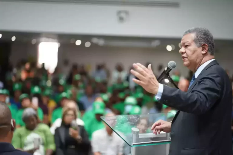 FP suma nuevos miembros este domingo en acto encabezado por Leonel Fernández