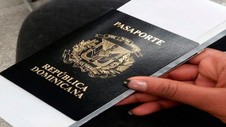RD da paso al pasaporte electrónico con 130 sistemas de seguridad integrados