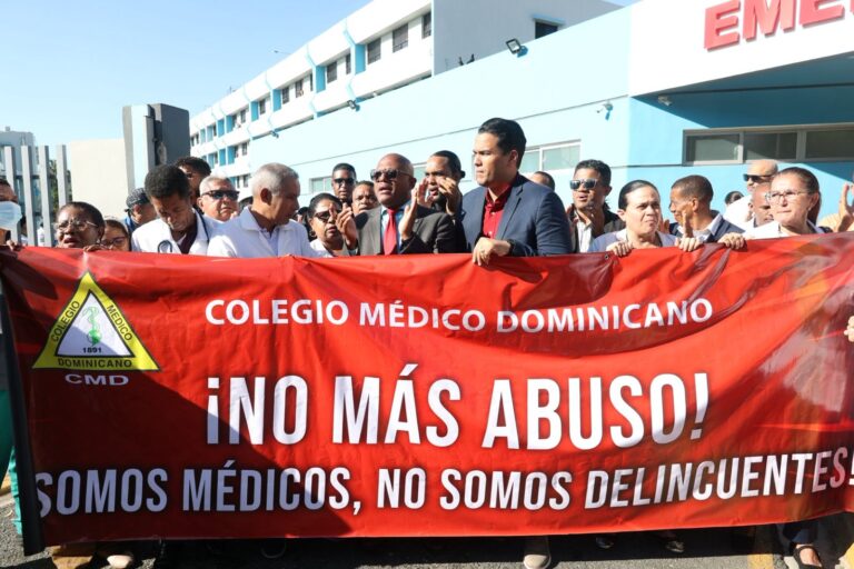 Sector médico protesta por arresto en el Hospital Robert Reid