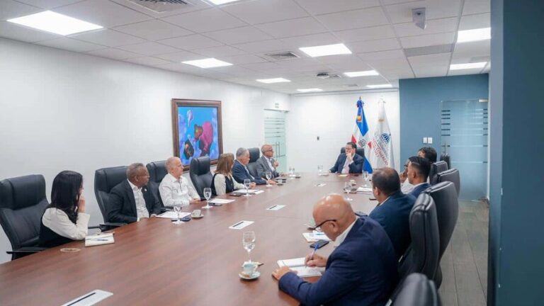 Autoridades y comerciantes trazan plan para evitar escasez por conflicto
