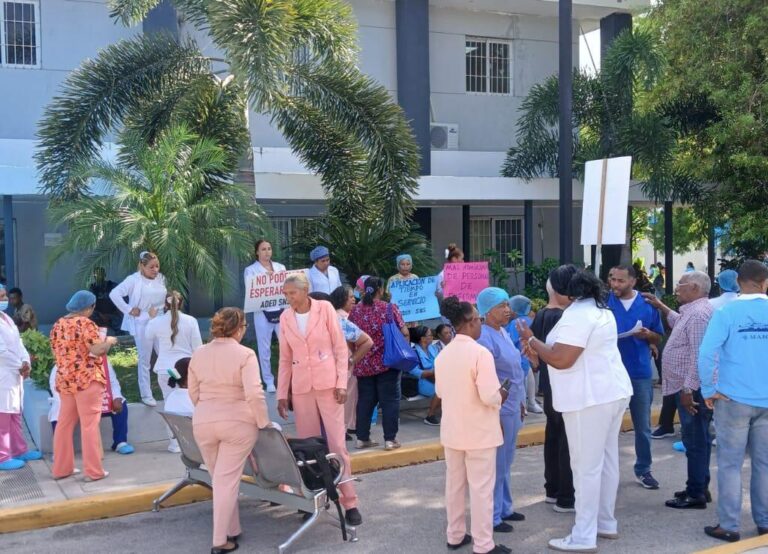 Enfermeras alzan la voz con paro de 24 horas en Barahona