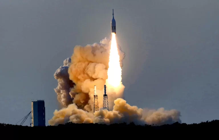 Huellas en el cielo: la NASA vuelve a mirar a la Luna con Artemis II