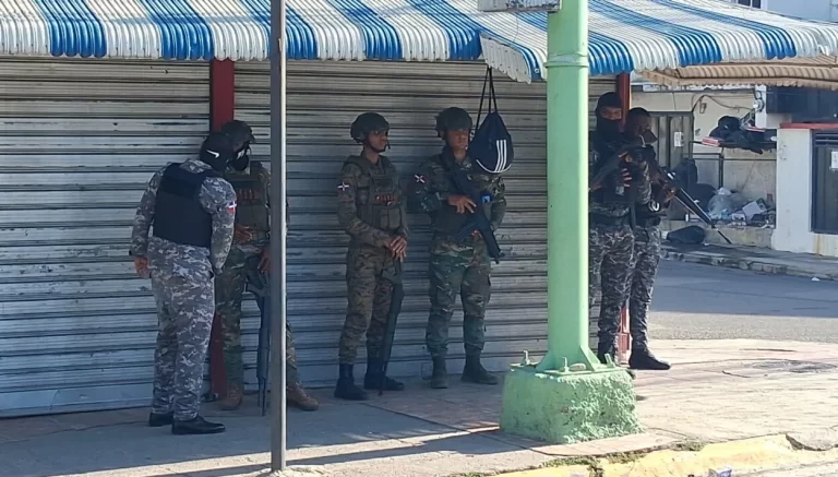 Entre protestas y vigilancia: así amanece Navarrete