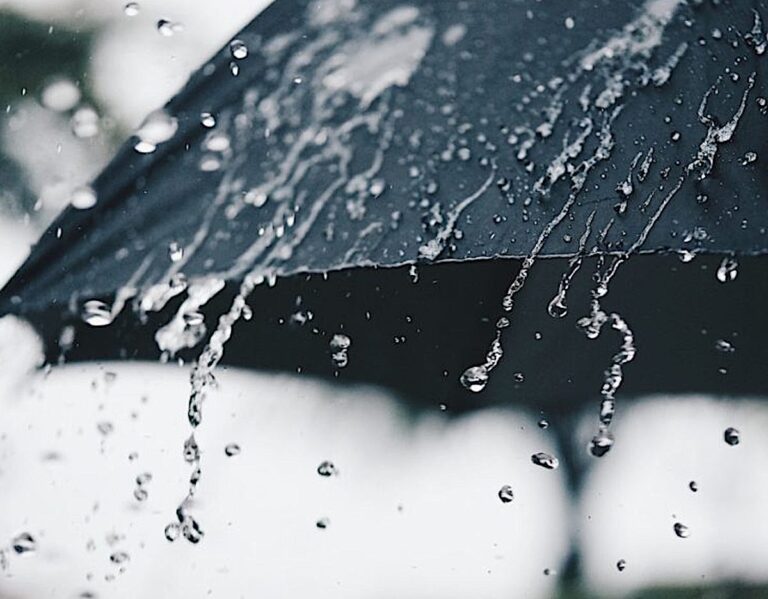 Desde el mediodía de este jueves se esperan lluvias más intensas en el país