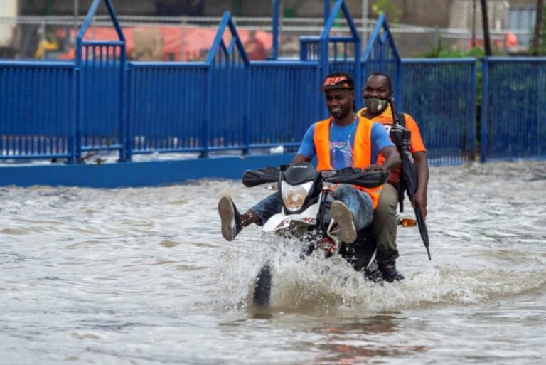 Emergencia preventiva: COE vigila 23 provincias y el Distrito Nacional por inundaciones