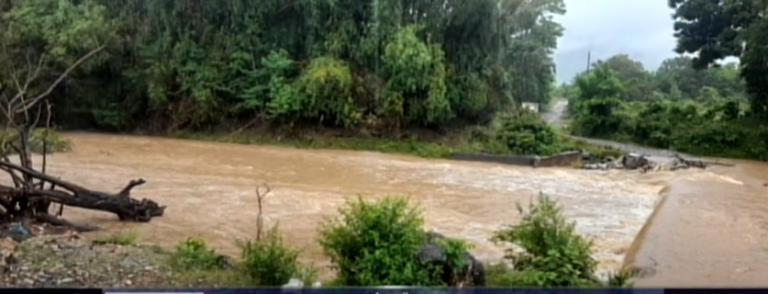 Emergencia por lluvias deja dos muertos en Villa Altagracia