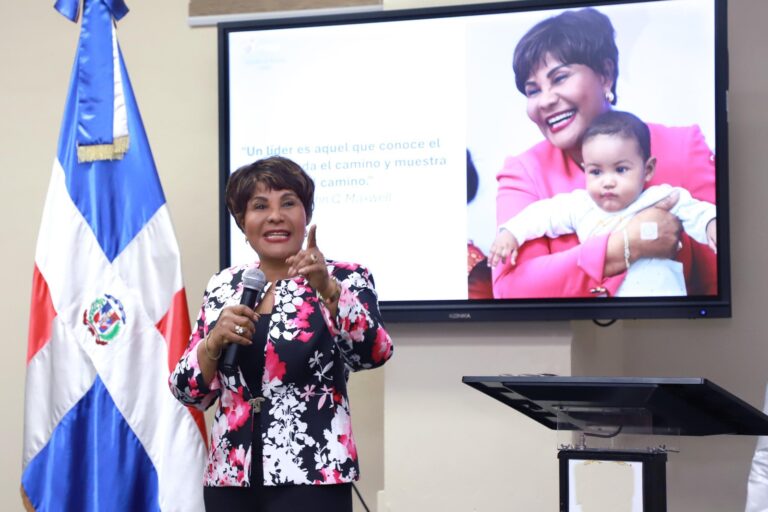 Josefa Castillo figura entre los 20 funcionarios más activos y valorados del Gobierno