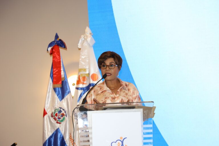 Josefa Castillo presenta nuevas medidas para fortalecer servicios del INAIPI