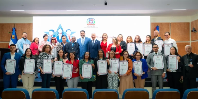 Senado valora experiencia y dedicación de empleados veteranos